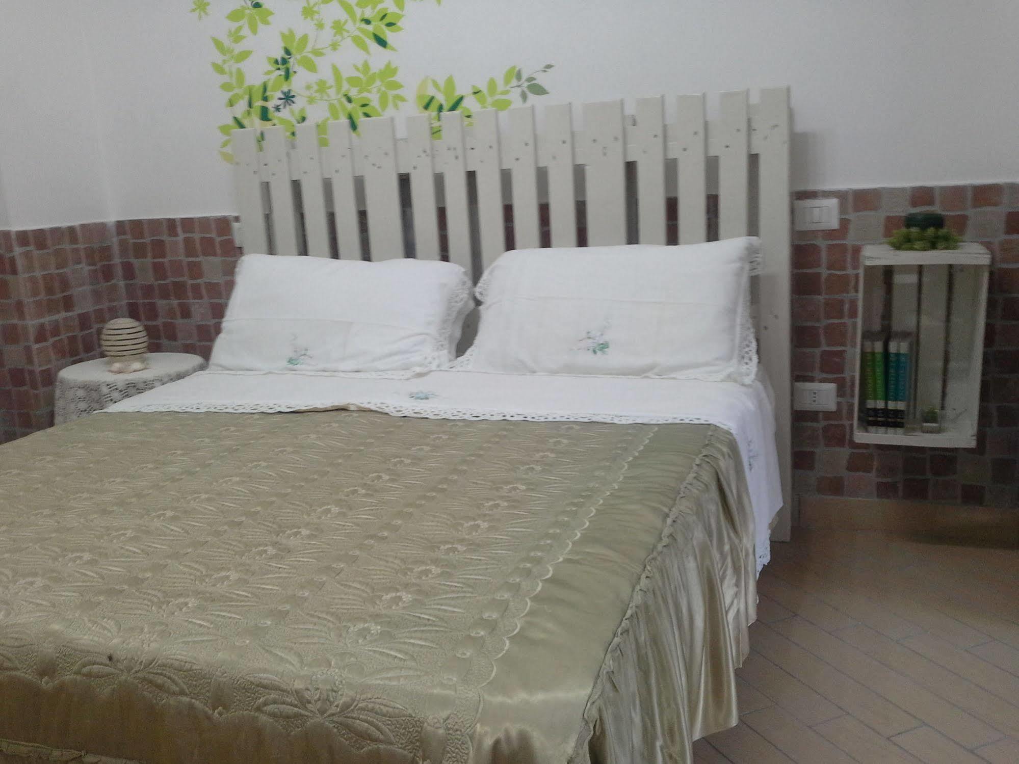 I Giardini Di Capodimonte 2 Bed & Breakfast Napoli Bagian luar foto